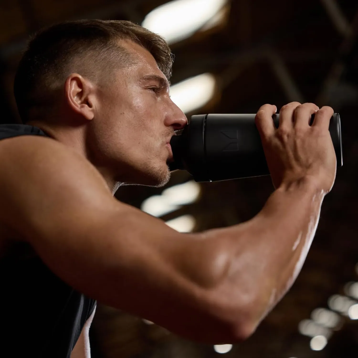 Myprotein shaker en métal noir 750 ml recyclé